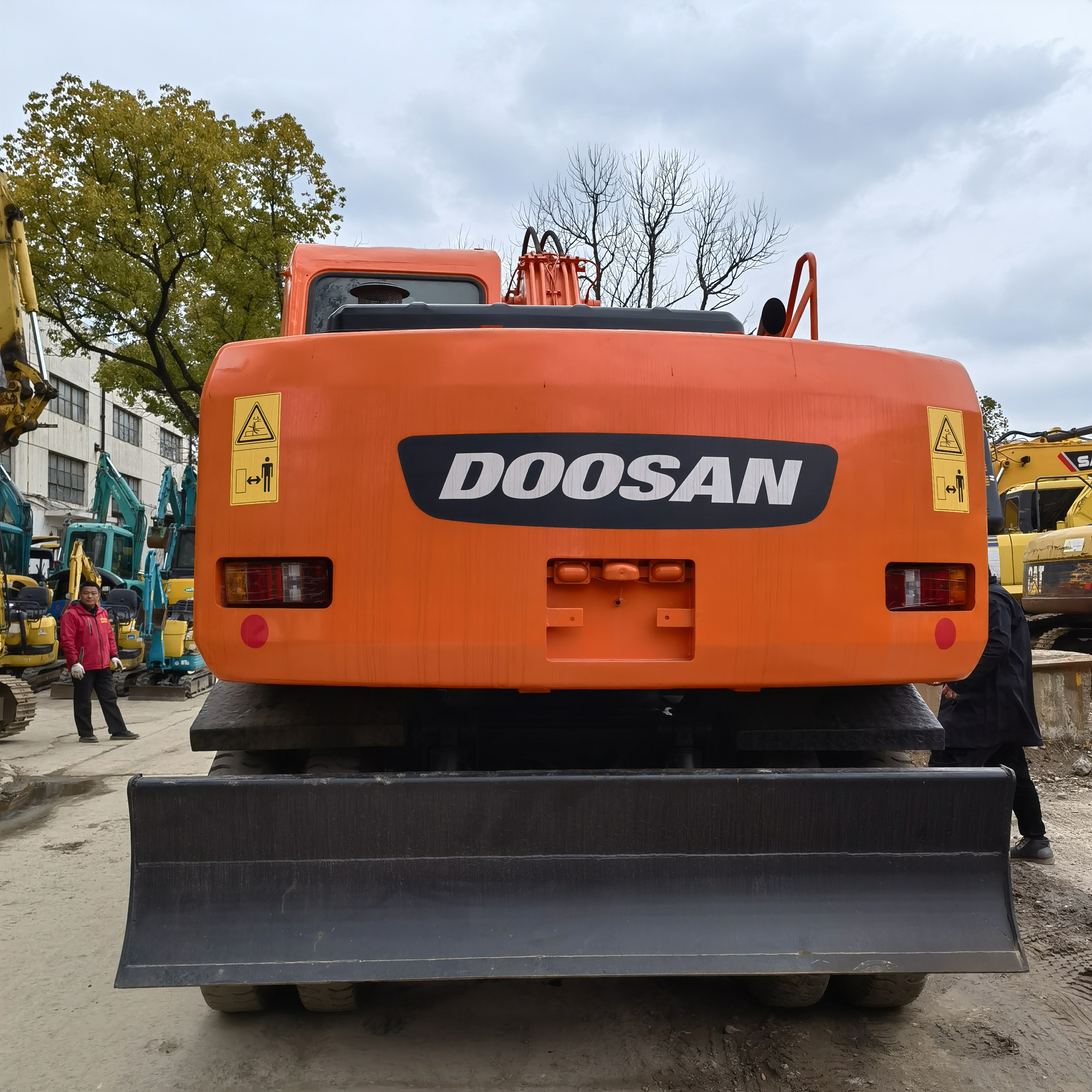 For sale used Korea Doosan DH150W-7 excavator Doosan 15 tons Wheel excavator