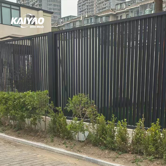 High-quality Black Galvanized Metal Wrought Iron Steel Fence Picket Decorative Design