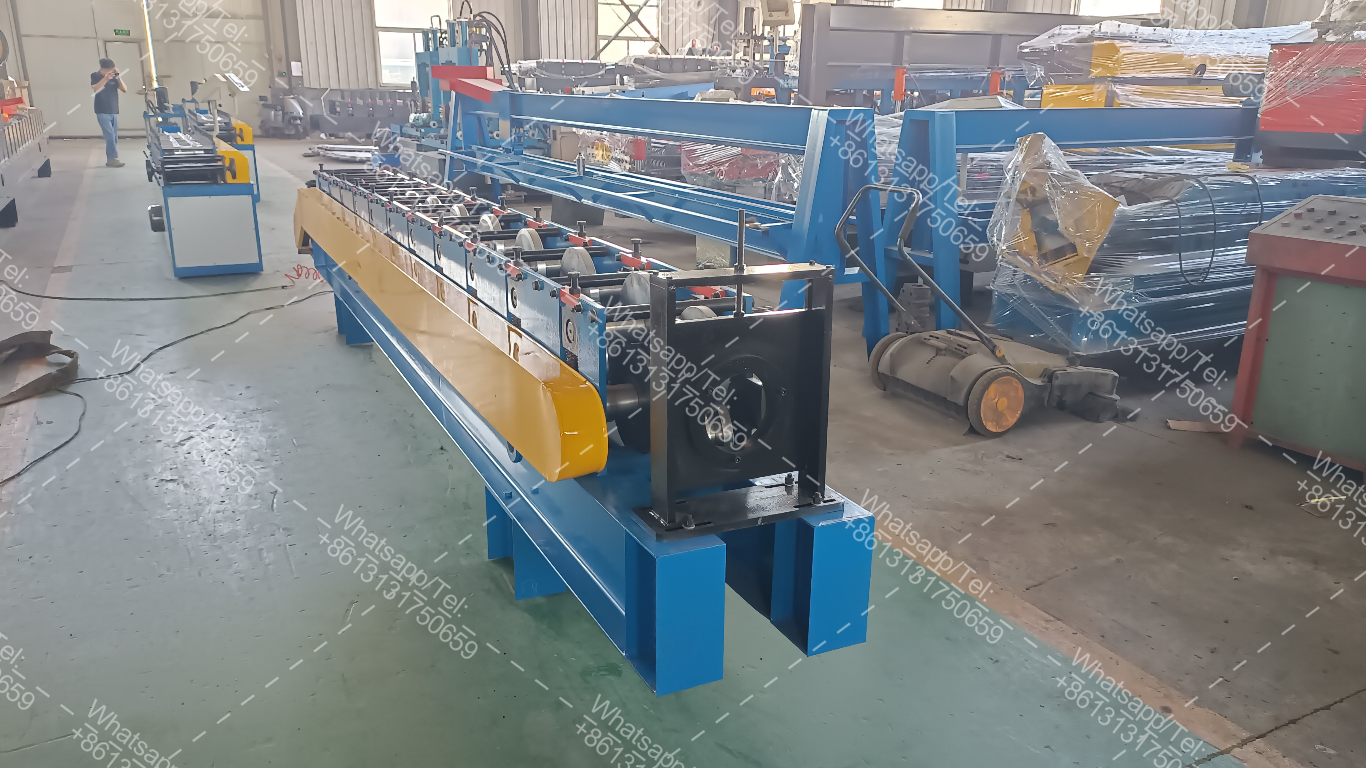 Metal shutter side u guide roll forming machine for sale