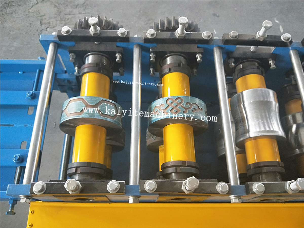 Roller Shutter Door Roll Forming Machinery Manufacturers Price