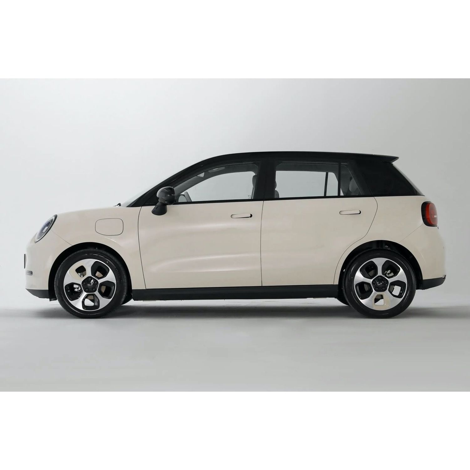 2023 New 405KM JACEV3 YIWEI3 Pure Electric Vehicle Single Speed Gearbox 150KM/H 5-door 5-seater Small Car