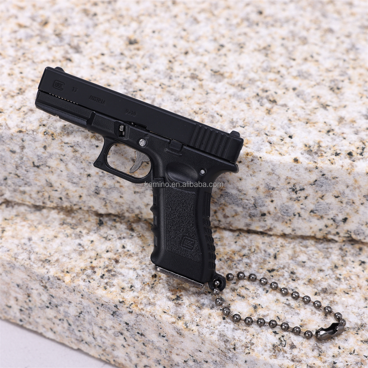 Laser Engraved Car Keychain 1:3 Mini Metal G17 Alloy Key Chain Metal Gun Model Keychain