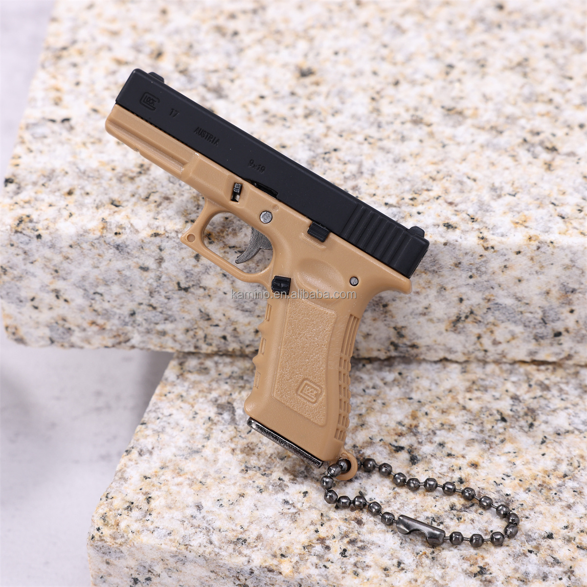 Laser Engraved Car Keychain 1:3 Mini Metal G17 Alloy Key Chain Metal Gun Model Keychain