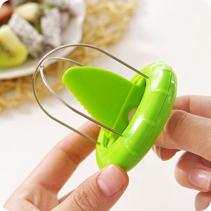 Hot Selling Kitchen Gadget Multi-function Stainless Steel Kiwi Fruit Slicer Kiwi Cutter