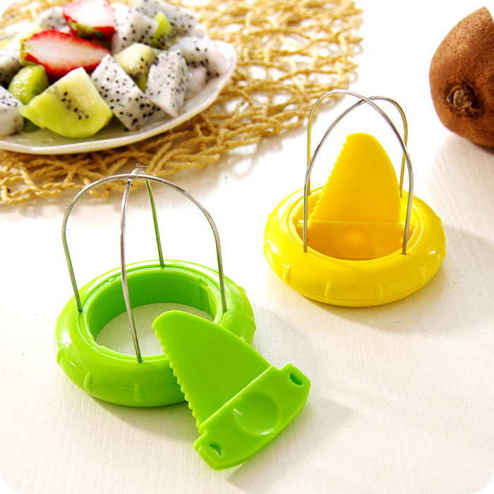 Hot Selling Kitchen Gadget Multi-function Stainless Steel Kiwi Fruit Slicer Kiwi Cutter