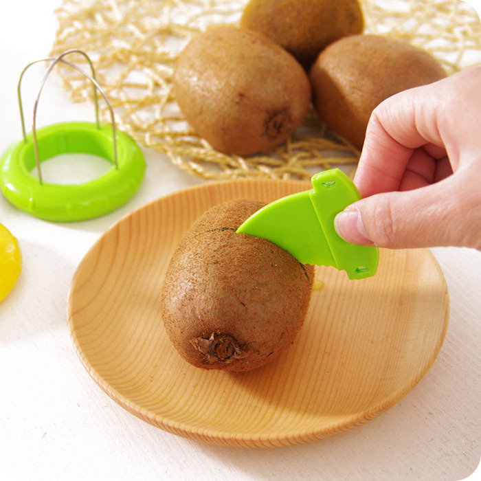 Hot Selling Kitchen Gadget Multi-function Stainless Steel Kiwi Fruit Slicer Kiwi Cutter