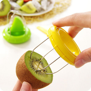 Hot Selling Kitchen Gadget Multi-function Stainless Steel Kiwi Fruit Slicer Kiwi Cutter