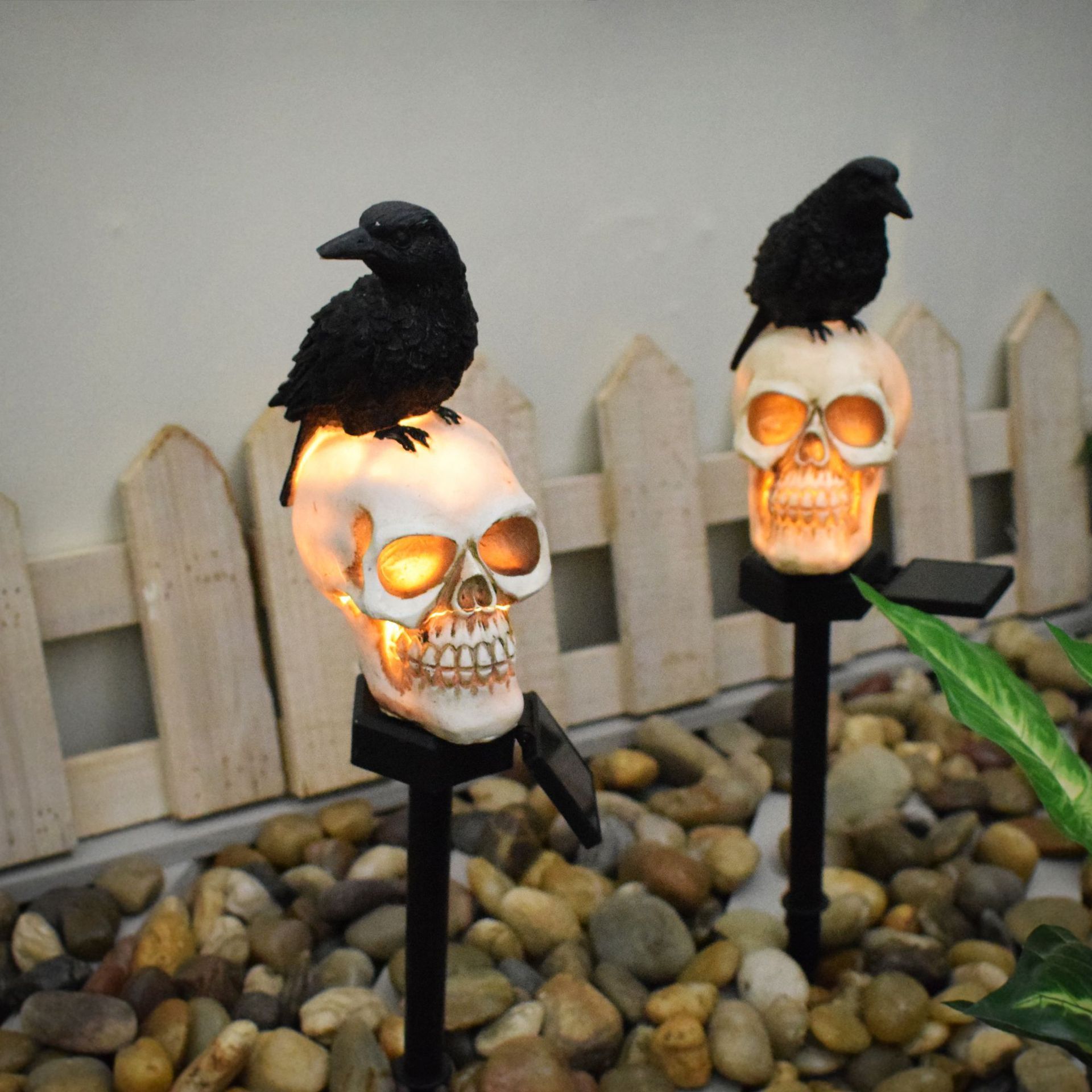 Outdoor waterproof Halloween Crow Skull Solar Lights Resin Garden Decorative Landscape Lamp