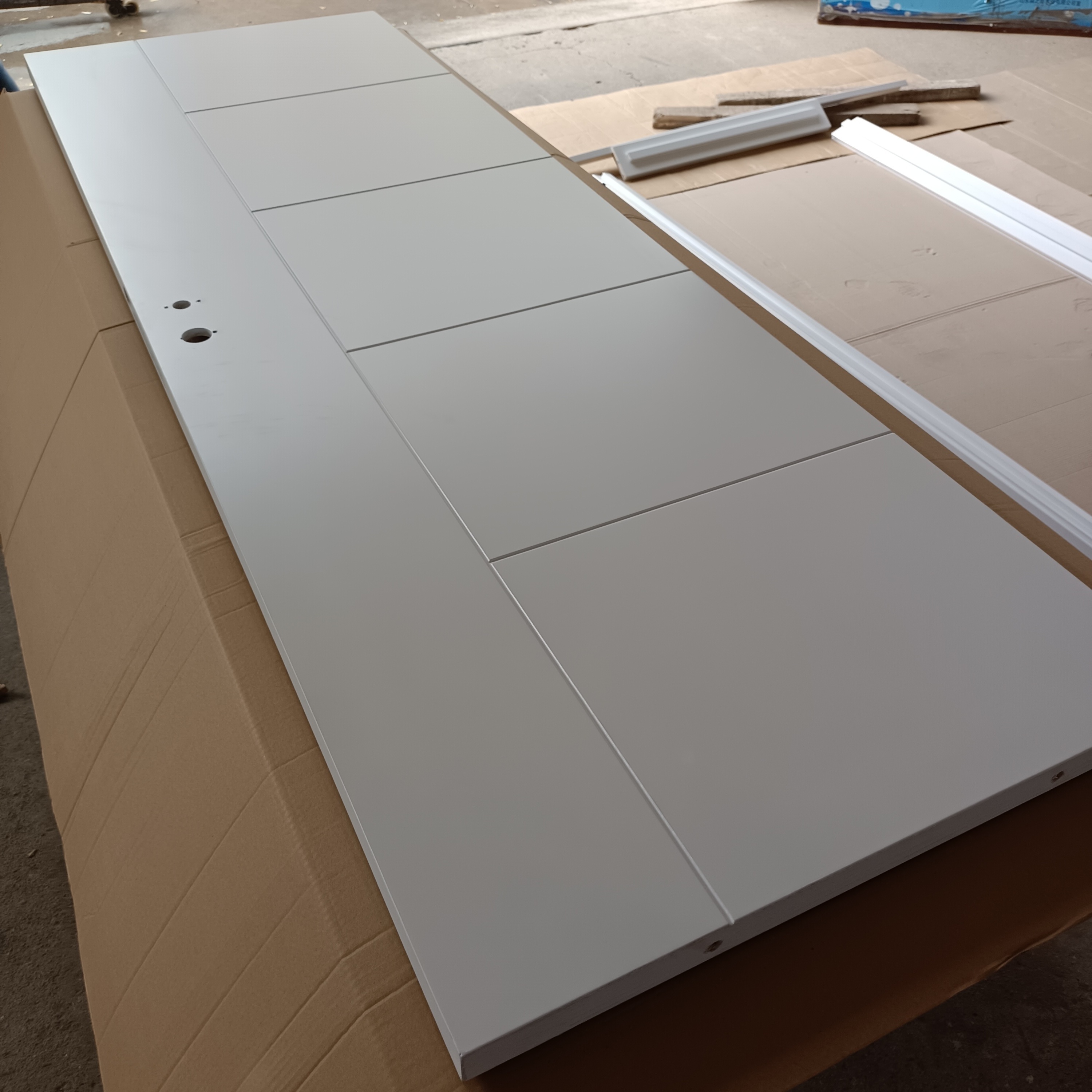 30 x 80 in White Primed Solid Core Wood Single Prehung Interior Door with Bronze Hinges or Optional