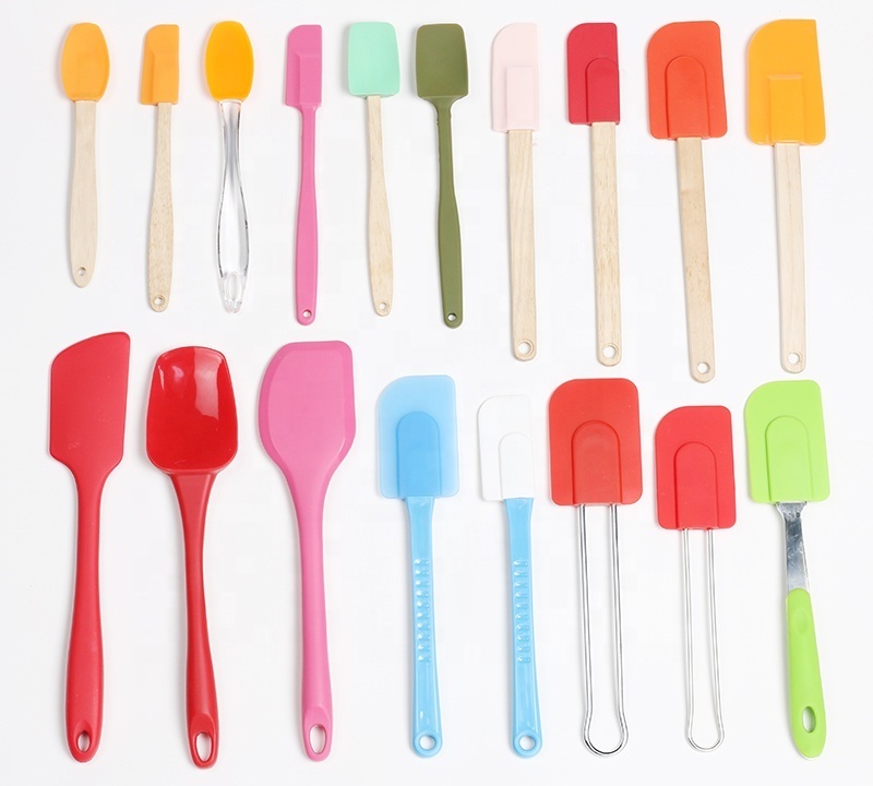 Wholesale Logo Custom Big Baking Omelette China Silicon Spoon And Brush Cake Heart Shape Silicone Spatula With Wooden Handle