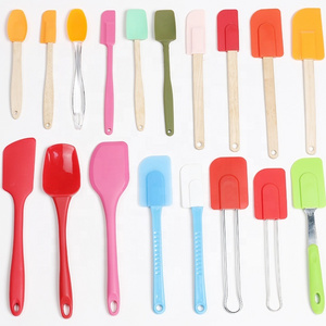 Wholesale Logo Custom Big Baking Omelette China Silicon Spoon And Brush Cake Heart Shape Silicone Spatula With Wooden Handle