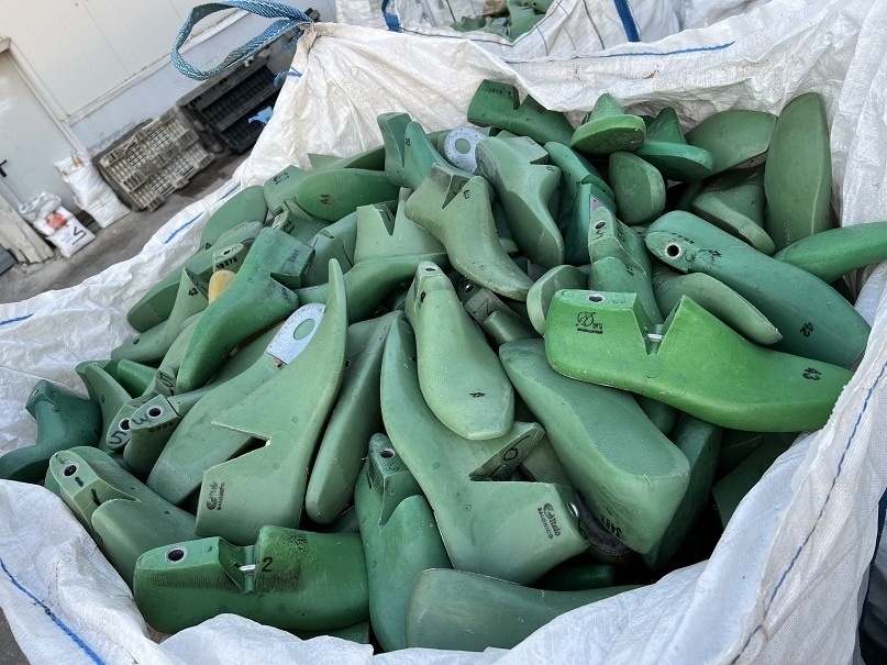 USED HDPE (PLASTIC) SHOE LAST IN BIG BAGS (FOR SHOE MAKING)