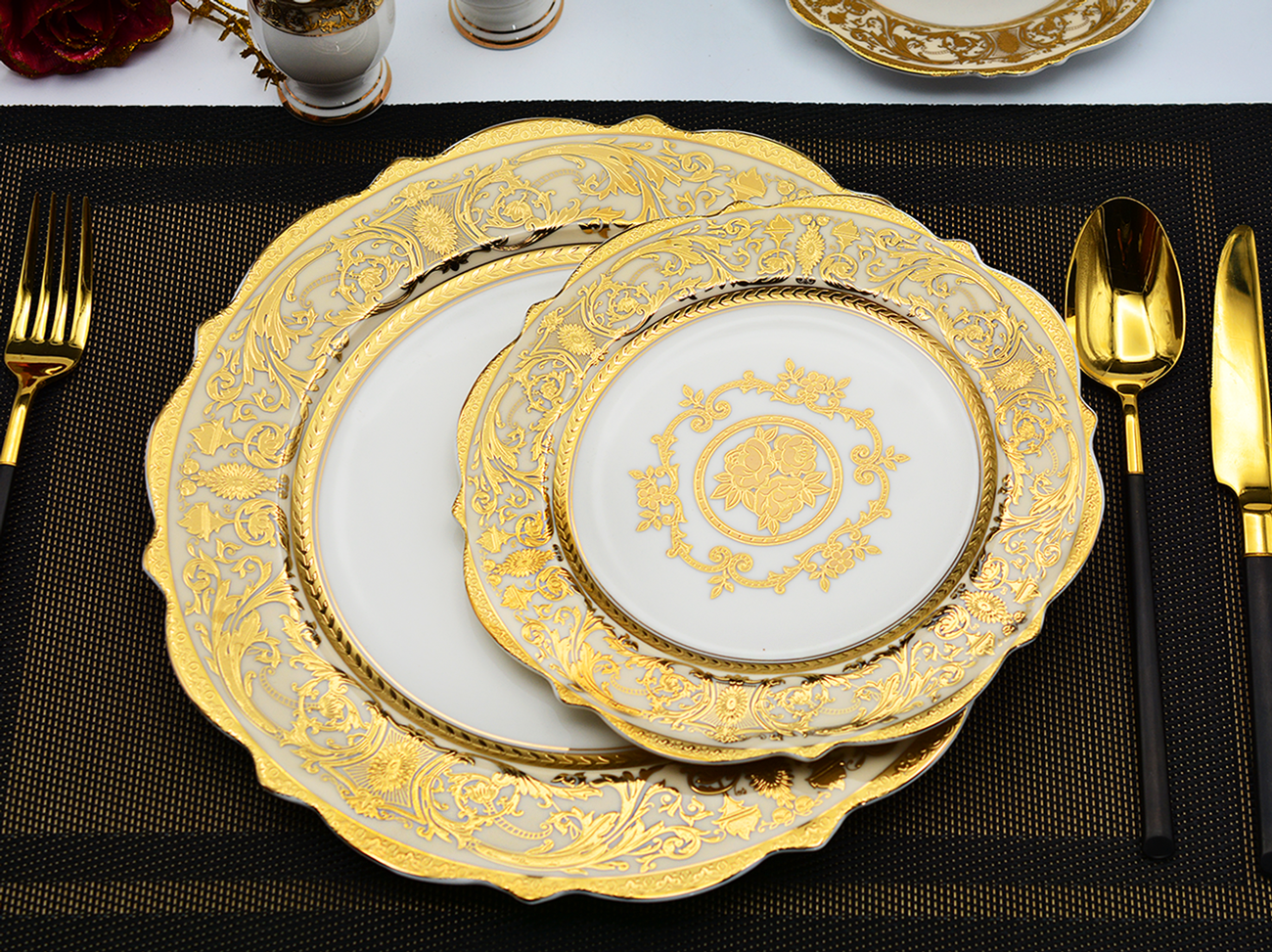 karosa 24pcs Embossed gold porcelain tableware set luxury style bone china dinner sets