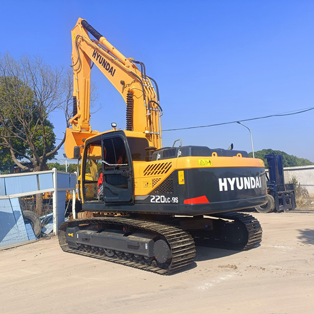 Used Korean Original Excavators Hyundai 220LC-9S Hydraulic Crawler Excavators 360 degree Body Rotating Mechanical Equipment