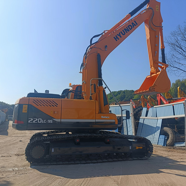 Used Korean Original Excavators Hyundai 220LC-9S Hydraulic Crawler Excavators 360 degree Body Rotating Mechanical Equipment