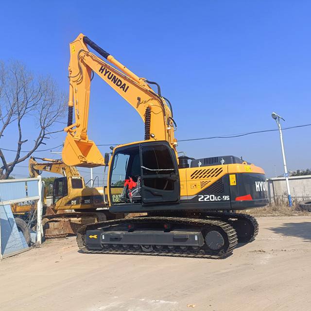 Used Korean Original Excavators Hyundai 220LC-9S Hydraulic Crawler Excavators 360 degree Body Rotating Mechanical Equipment