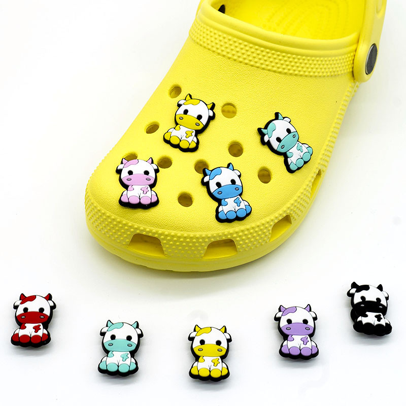 PVC Fashion Designer 2023 Shoe Charms Cute Cows New Arrival Dairy Cattle Shoe Decoration kawaii Shoe Parts&accessories charms