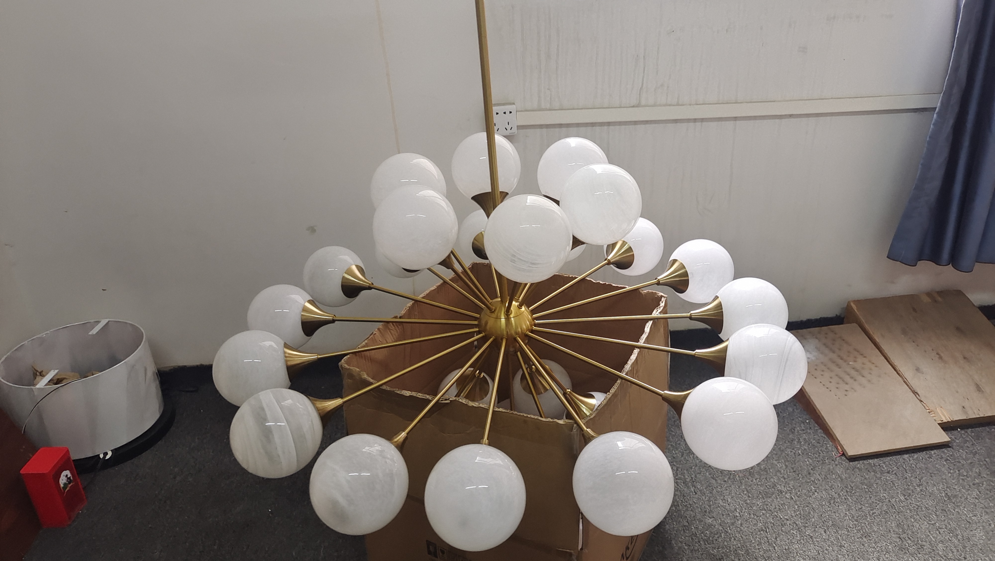 17 Arms LED Handmade Polished Brass Sputnik Chandelier Modern Globe Light White Chandelier Light Fixture