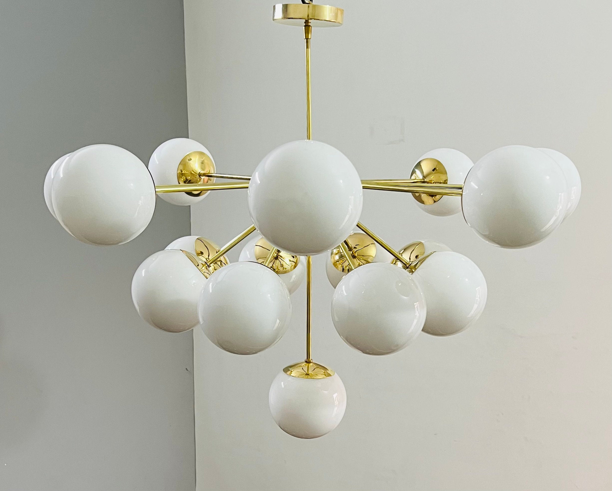 17 Arms LED Handmade Polished Brass Sputnik Chandelier Modern Globe Light White Chandelier Light Fixture