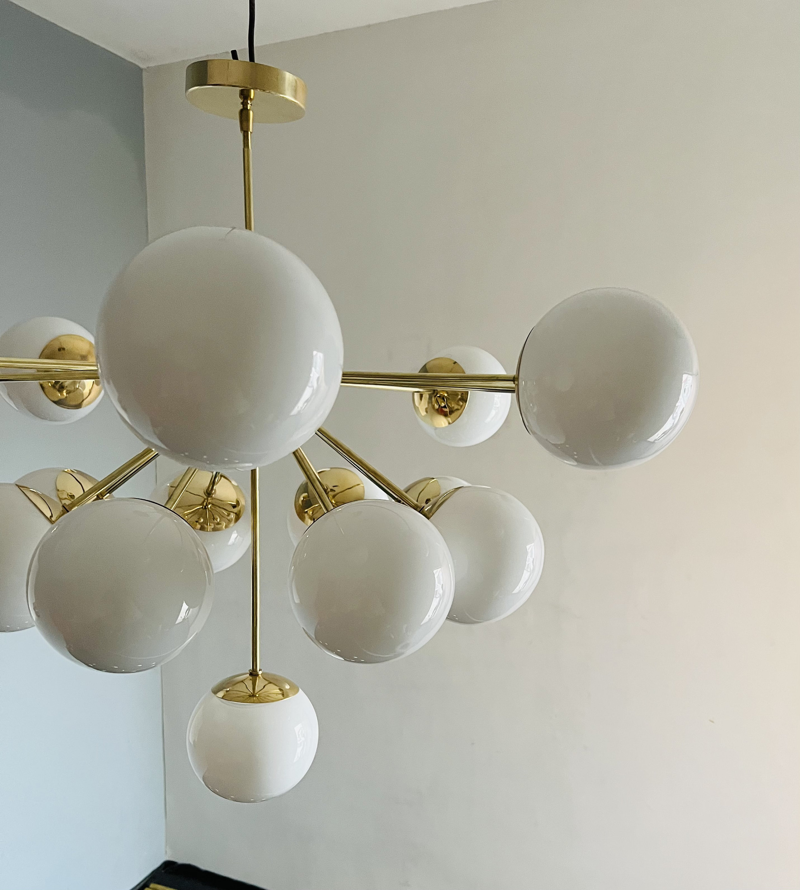 17 Arms LED Handmade Polished Brass Sputnik Chandelier Modern Globe Light White Chandelier Light Fixture