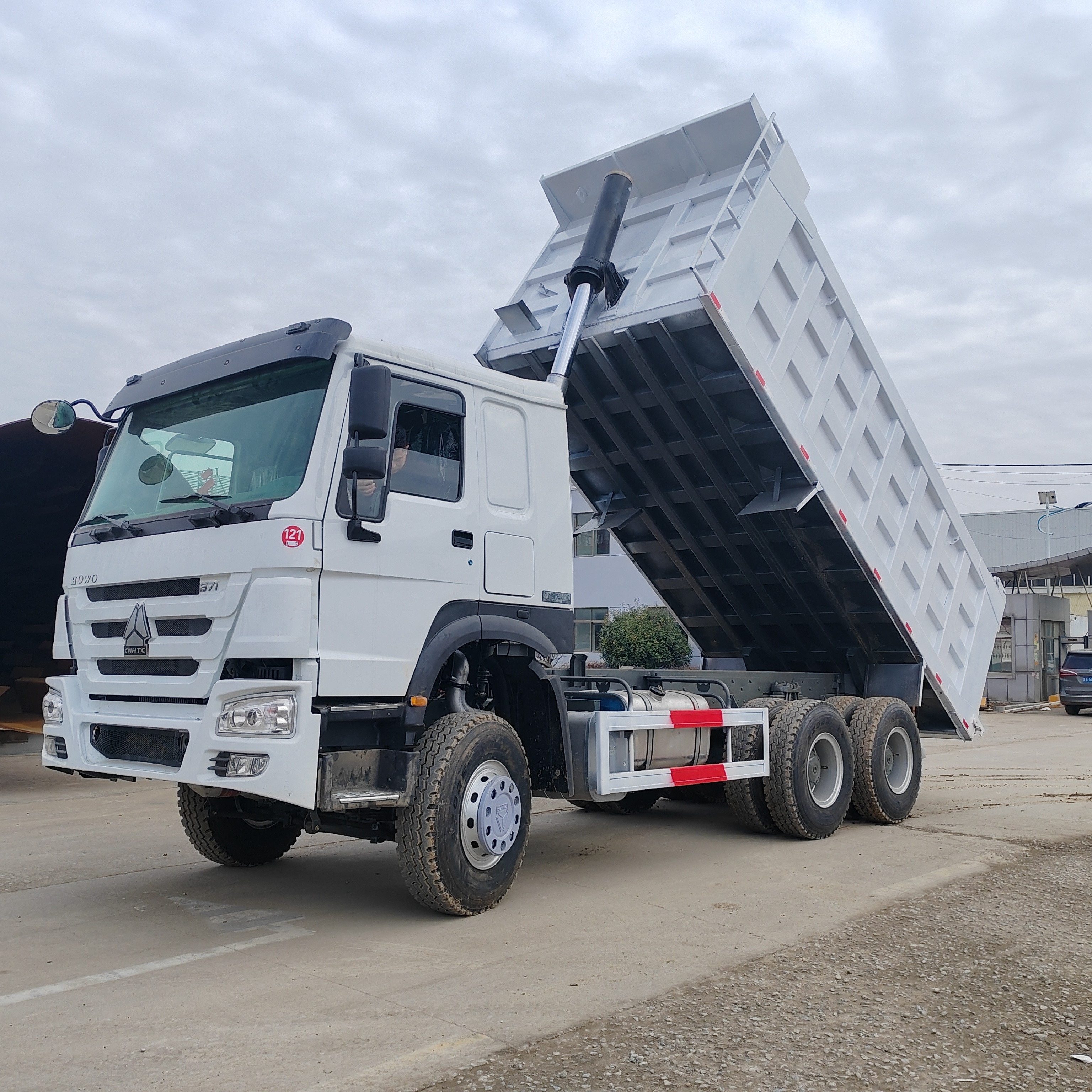 Sinotruck Howo Dumper Truck 6x4 371HP 375hp 40Ton Stone and Sand Coal Transport Tipper Truck Dump Truck for Sale with Low Price