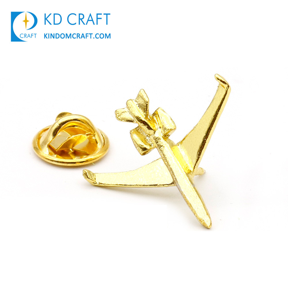 Manufacturer custom aviation gifts mini label gold wing aircraft lapel pin gold plated 3d metal airplane pin badge