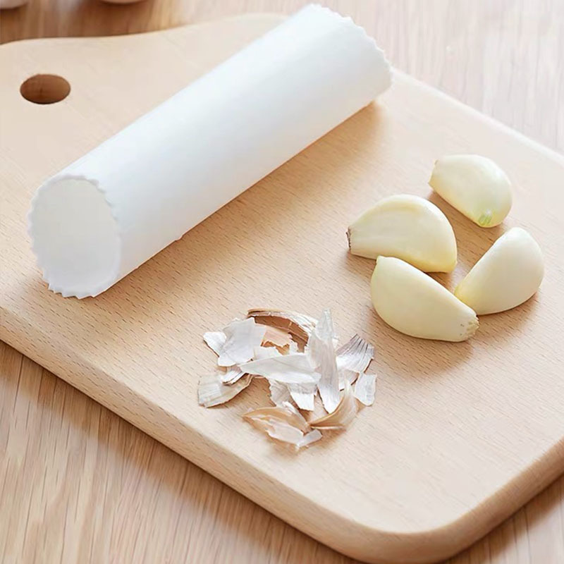 Wholesale BPA free food grade skin remove roller keeper easy roller peeling tube useful kitchen tool silicone garlic peeler