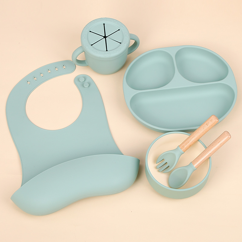 New Arrival Eco-friendly Non-toxic Strong Suction Bowl Spoon Set Feeding Bib Baby Silicone Bowl And Plate