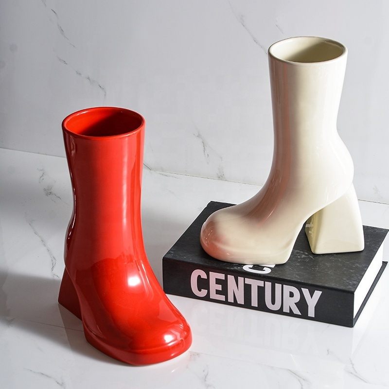 Innovative Designs Home & Hotel Decoration Ceramic Boot Vase with High Heel for Flower Arrangement