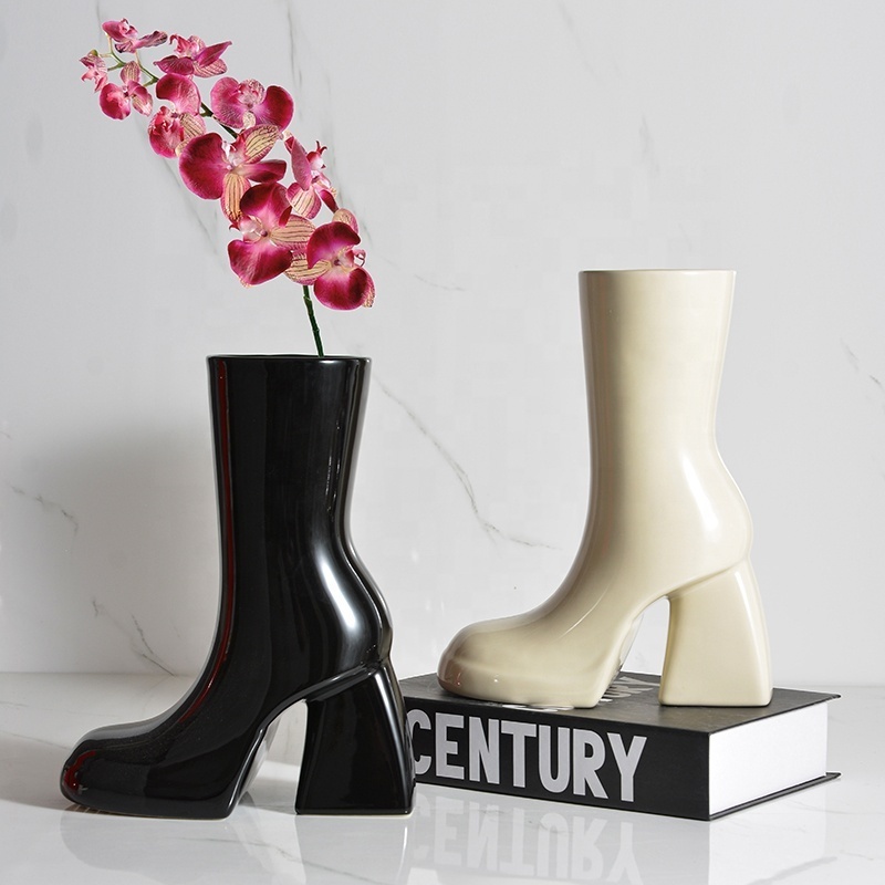 Innovative Designs Home & Hotel Decoration Ceramic Boot Vase with High Heel for Flower Arrangement