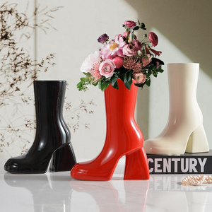 Innovative Designs Home & Hotel Decoration Ceramic Boot Vase with High Heel for Flower Arrangement