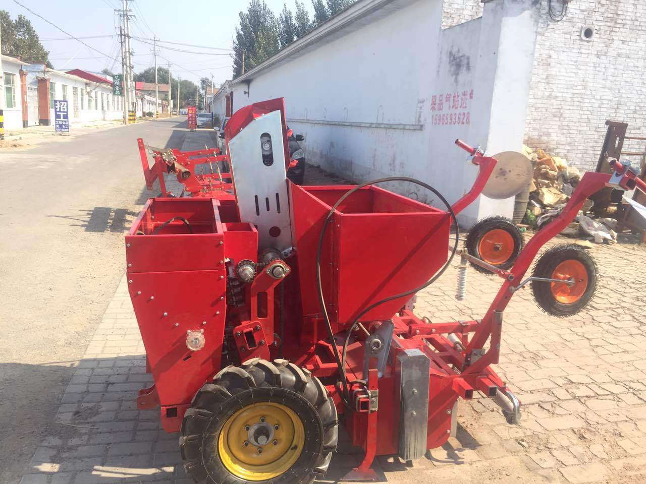 Agricultural professional potato planter rear-mounted tractor planter single-row double-row potato planter