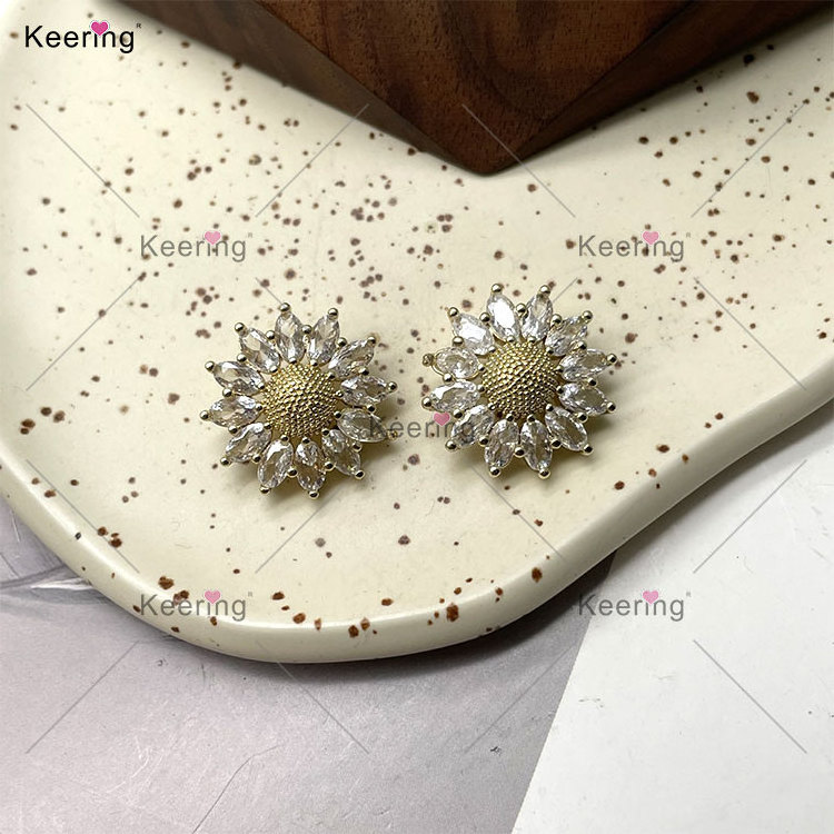 WBK-1621 Keering Gerbera Flower Shape Zircon Decoration Shank Large Rhinestone Crystal Coat Buttons For Clothes