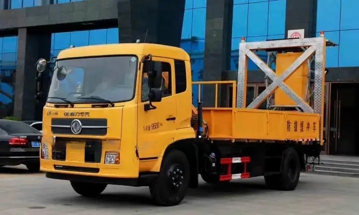 Dongfeng Customized Truck Mounted Attenuator (TMA) for Highway Anti-Collision with Warning Arrow factory made on sale