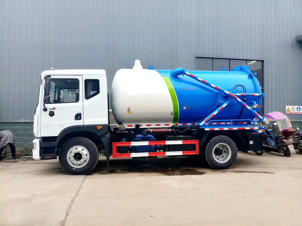 4X2 Dongfeng D9 15cbm Vacuum Sewage Suction Truck Sewer Tank Truck Septic Tank Truck with High Pressure Water Cleaning