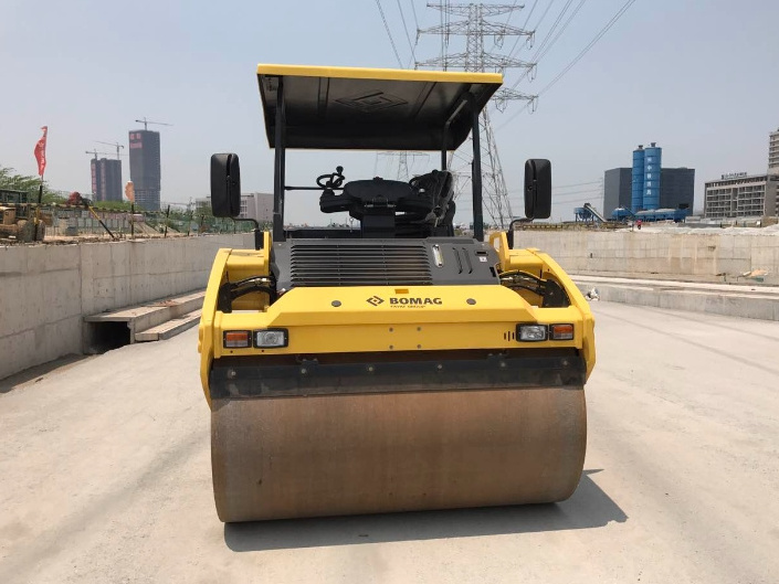 Chinese brand 26 Ton Pneumatic Tyre Road Roller 26t For Asphalt Compacting Work road roller machine for sale