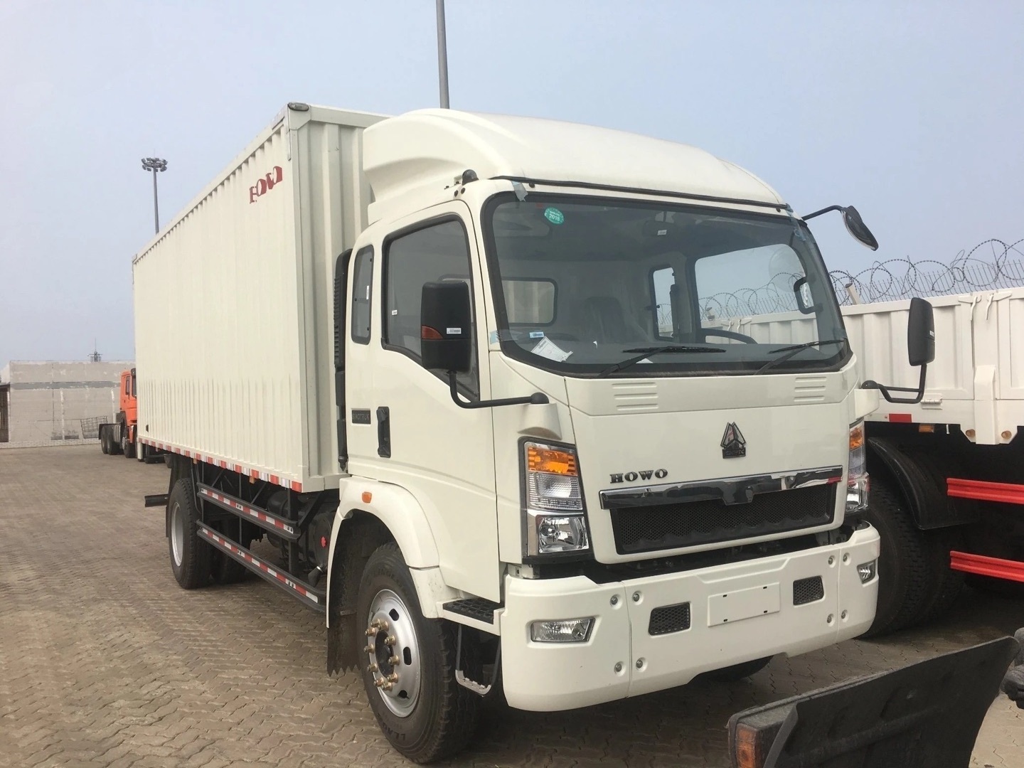 China Sinotruk/HOWO 4X2 5 Ton Carrier Freezer Cooling Cargo Van/Light/Lorry/Food/Freezer/Refrigerator Vehicle/