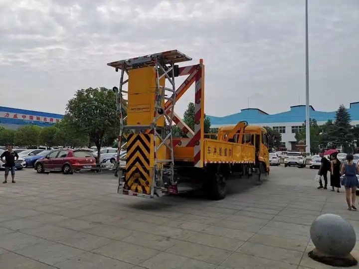 Dongfeng Customized Truck Mounted Attenuator (TMA) for Highway Anti-Collision with Warning Arrow factory made on sale