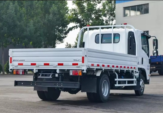 isuzu cargo truck  4*2 6 wheels isuzu camion good price 1-4 ton left hand drive truck for transporting fruit moving