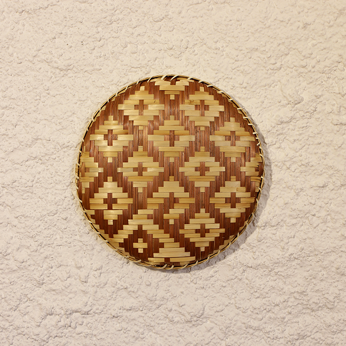 Natural Eco-friendly Handicraft Round Brown and Yellow Pattern Bamboo Basket Wall Hanging for Living Room or Bedroom