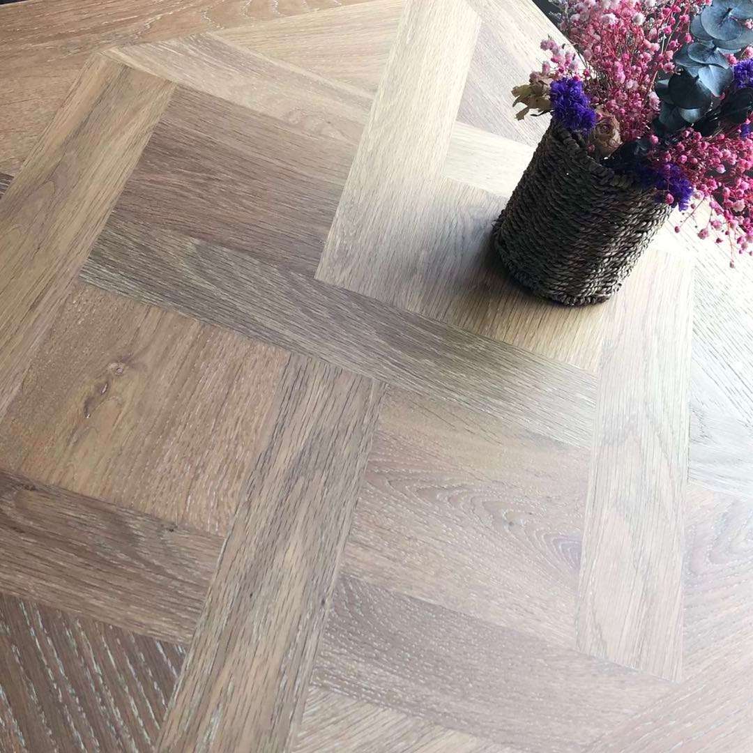 Versailles Oak Wood Floor Slight Brushed Hand scraped Smoked Antique Parquet UV Lacquered Engineered Flooring