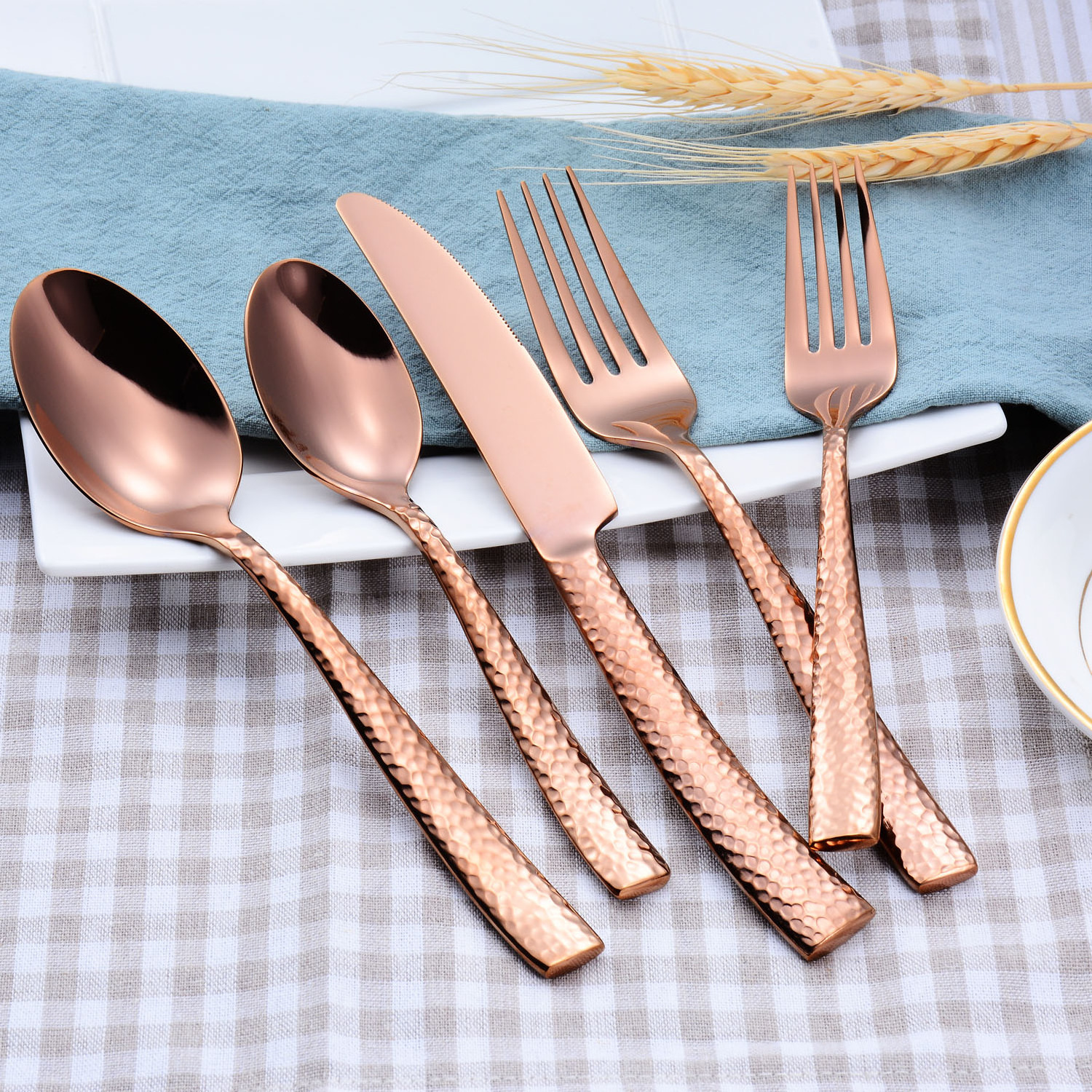 Wholesale stainless steel bulk copper flatware and rose gold beaded charger plate for wedding