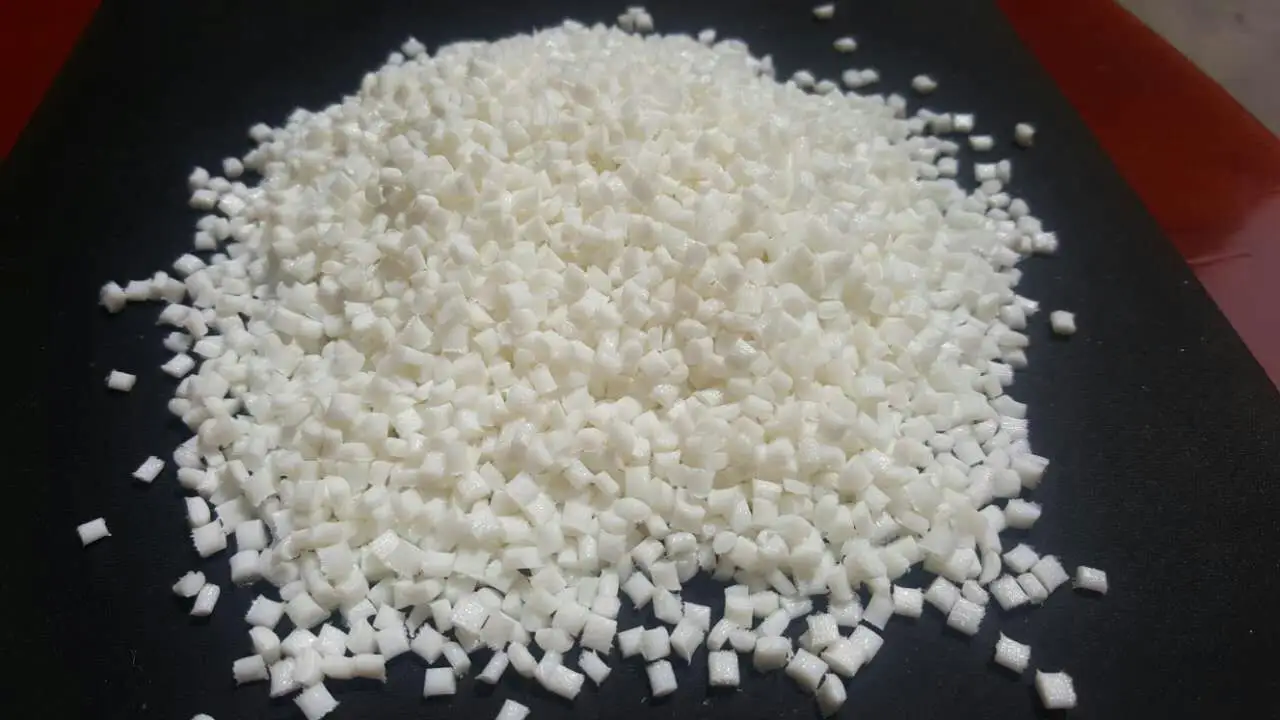 Flame Retardant & Glass Fiber Filled PBT Granule Compound PBT GF15 V0 Pellet