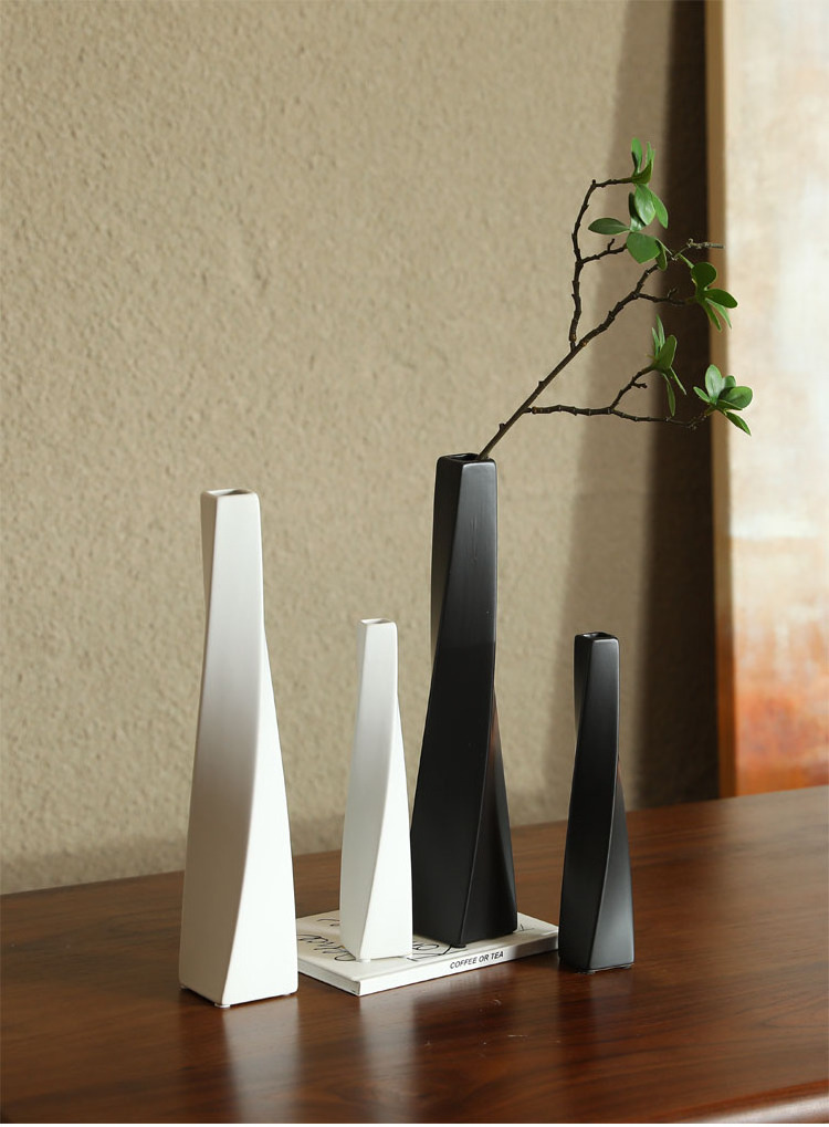 Wholesale Minimalist Decorative Ceramic Vase Modern Unique White & Black Ceramic Flower Vase For Home Decor