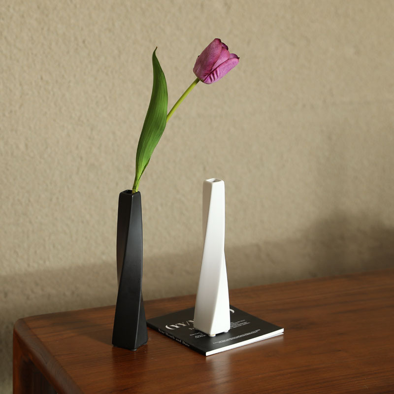 Wholesale Minimalist Decorative Ceramic Vase Modern Unique White & Black Ceramic Flower Vase For Home Decor