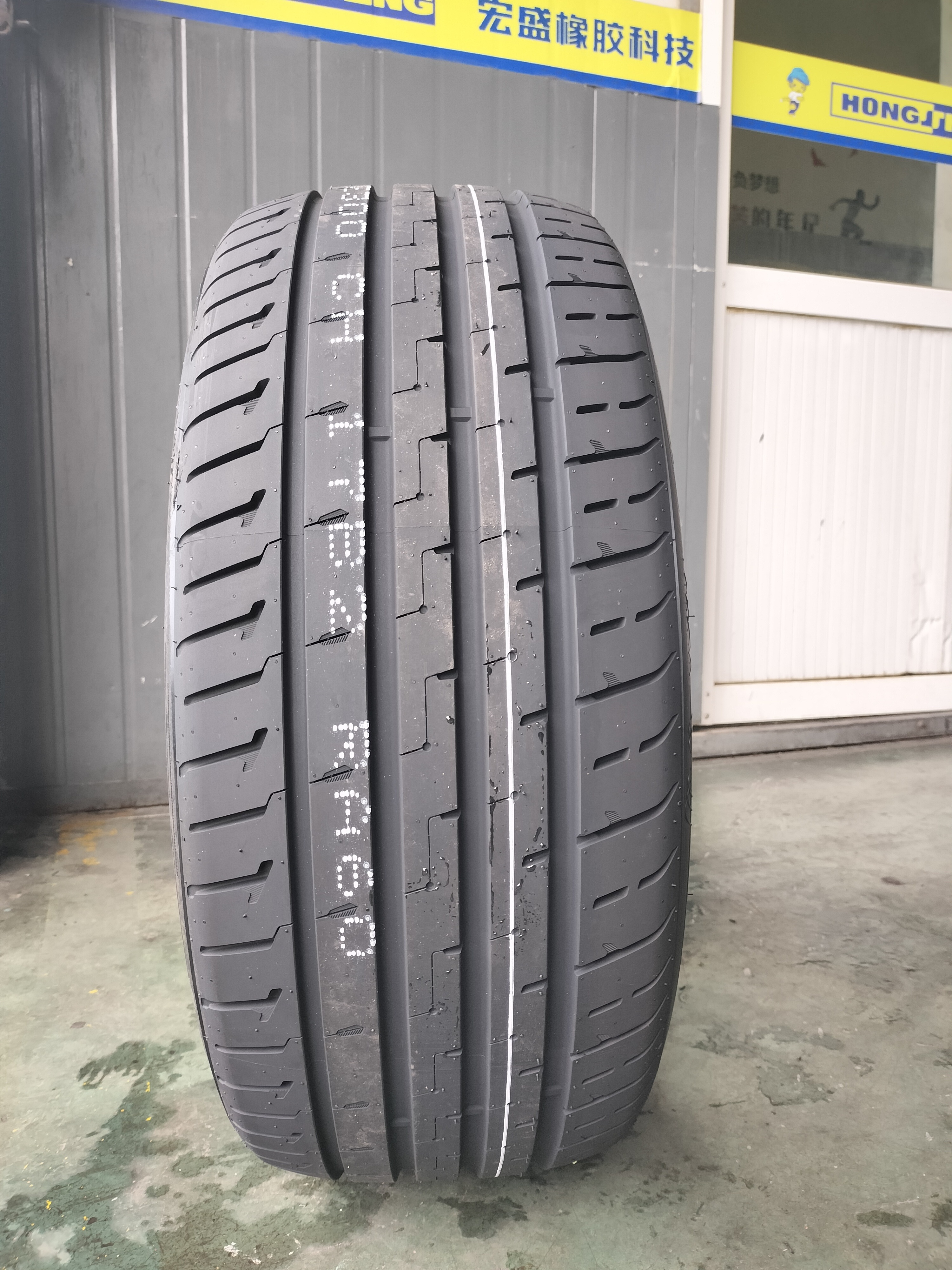 255/45ZR20 EV TYRE byd han Electric vehicle tires ev tires E300 new design EU Europe Canada market 255/45R20 255/45 ZR20 R20