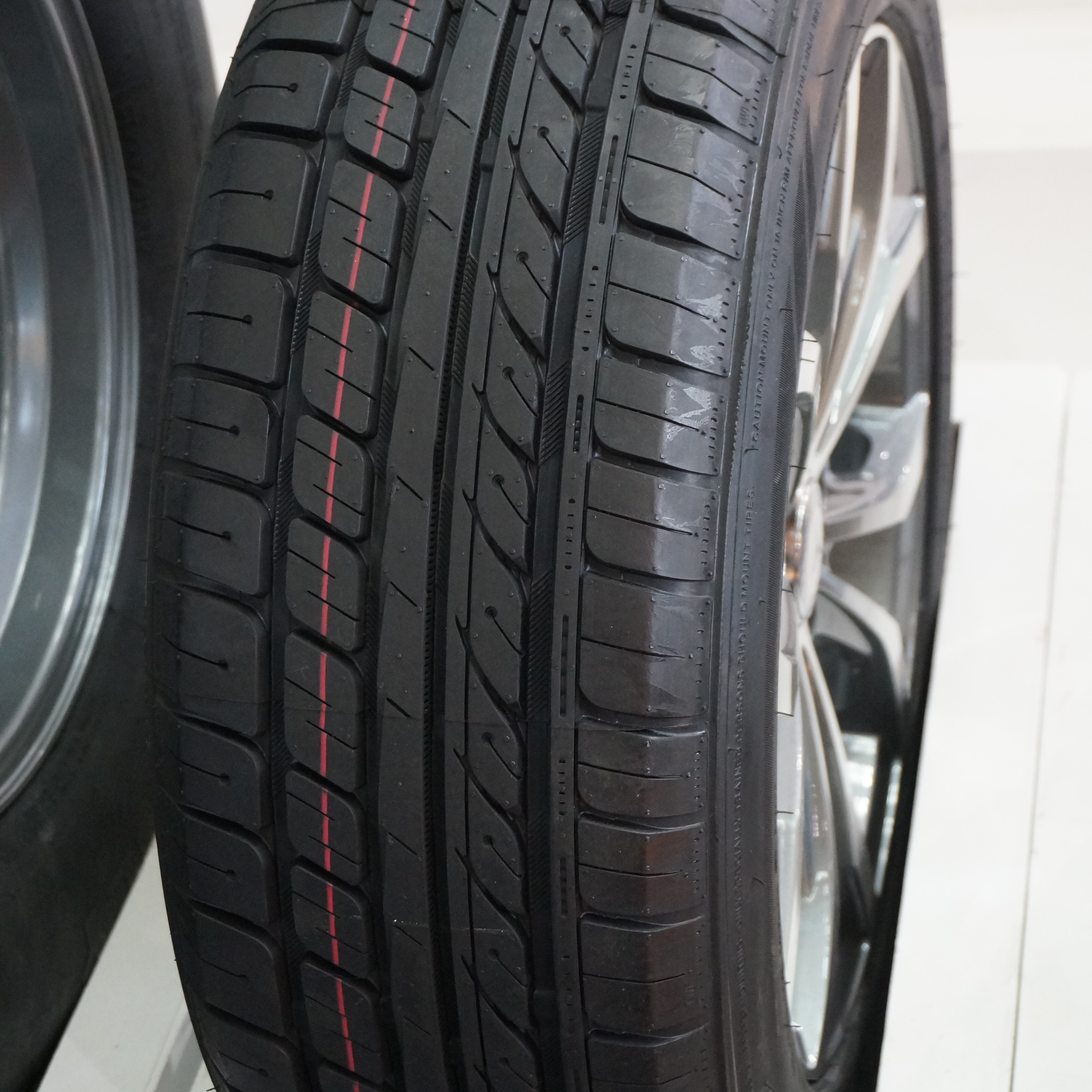 low noise fronway tyre 225/45R18 95W XL 9mm depth   car tyres cheap 225 45 r18  wholesale tires online 225 45 r18