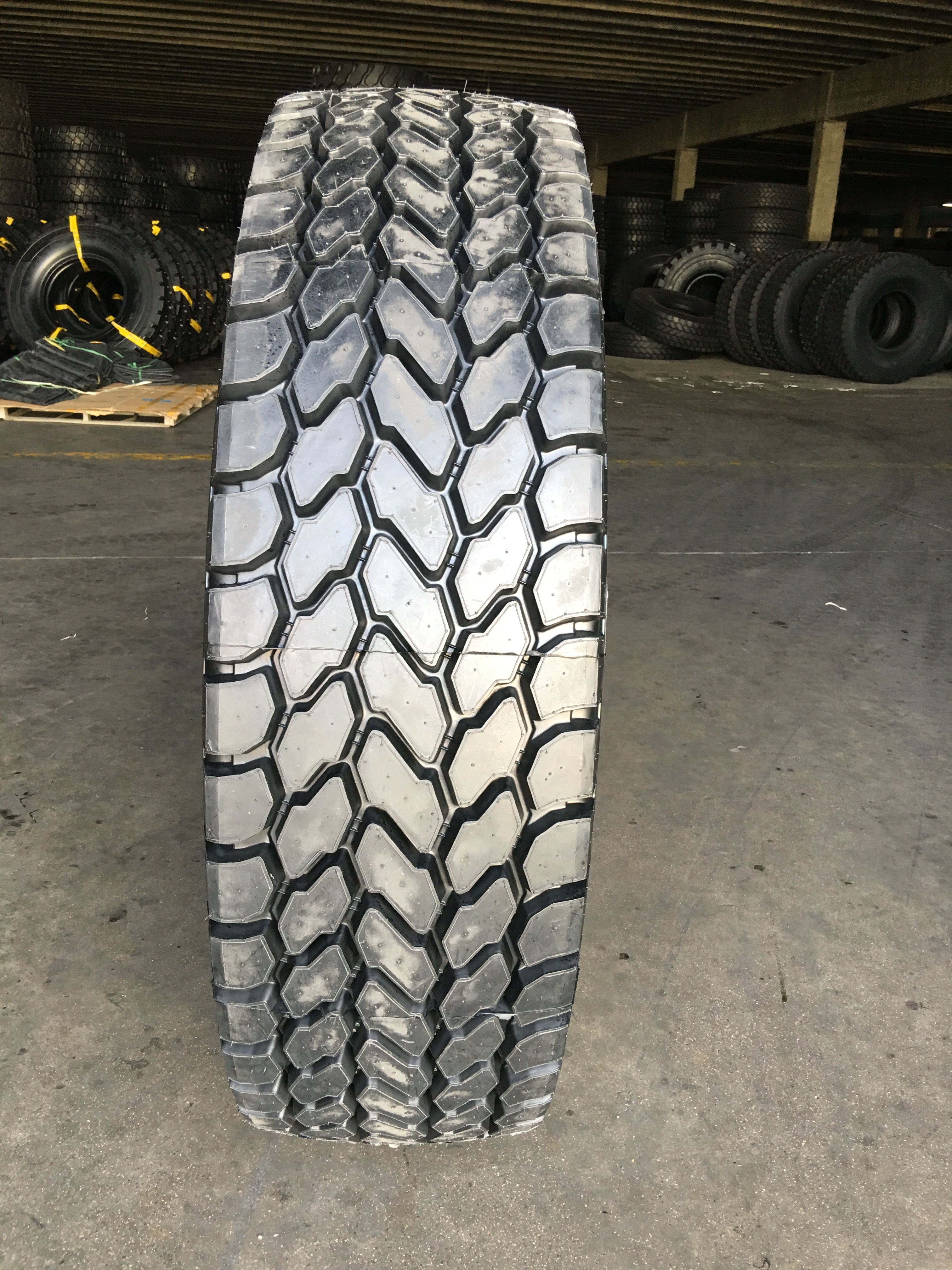 BOTO HILO BRAND Radial OTR tires 14.00r24 17.5r25 20.5r25 23.5r25 26.5r25 E-3 L-4 L-5