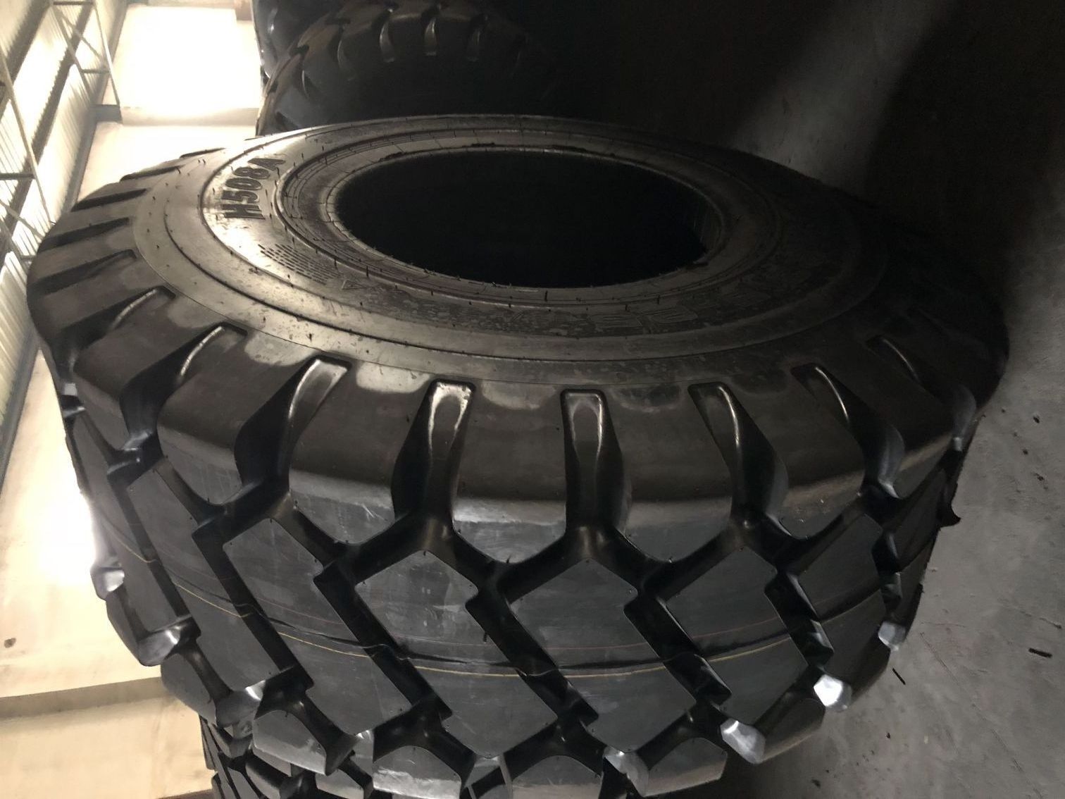 20.5/70-16 23.5/70-16  OTR E3L3 Mining Tyre Loader/Dozer/Grader Tire, Dump Truck Tire