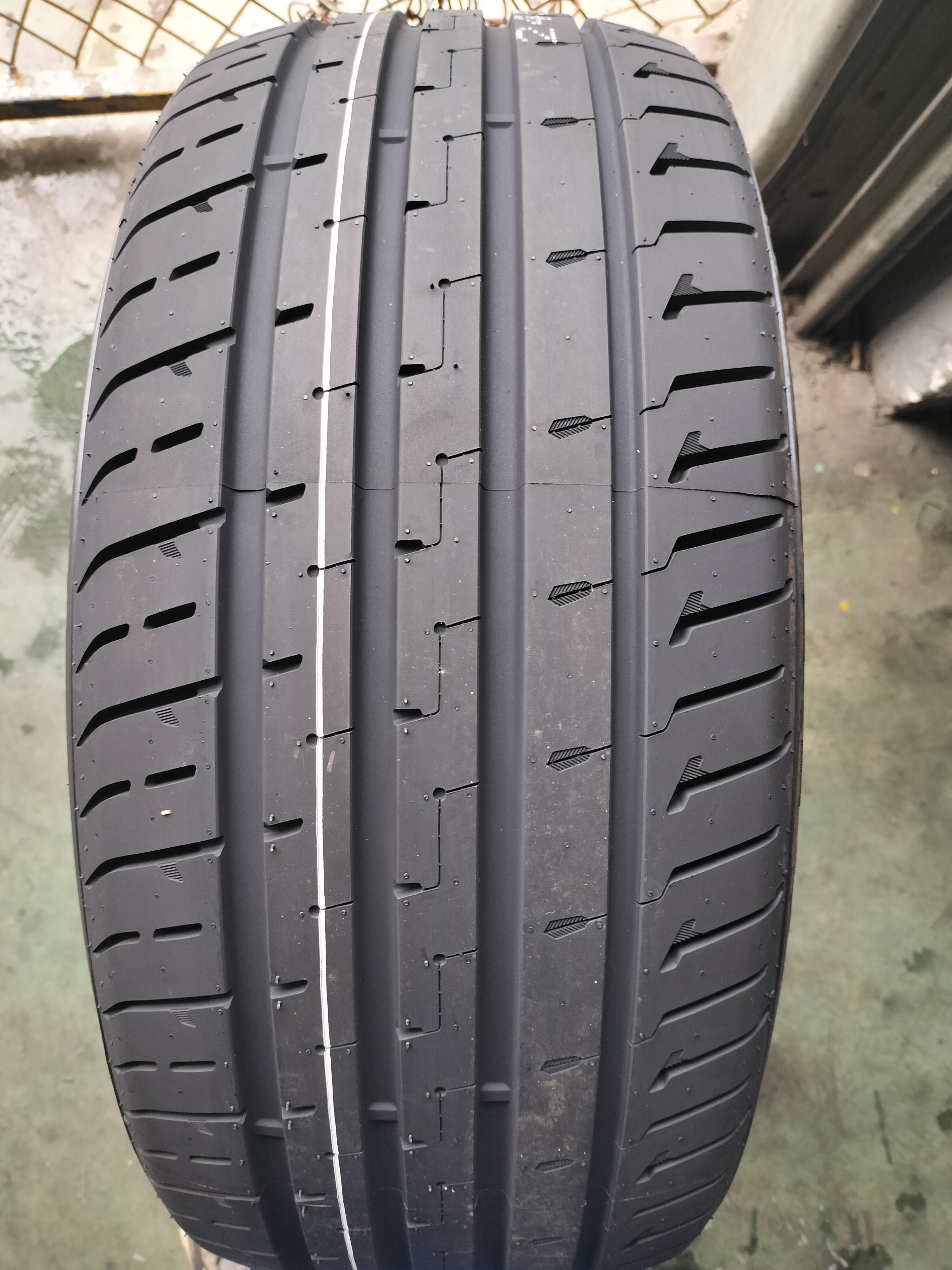 245/45ZR19 EV TYRE byd han Electric vehicle tires ev tires E300 new design EU Europe Canada market 245/45R19 245/45 ZR19 R19